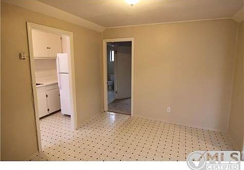 3rd image of 1328 Hoover Ave