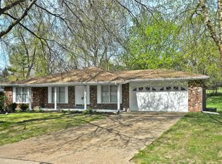 1039 Bridgeport Dr, Ballwin, MO 63011