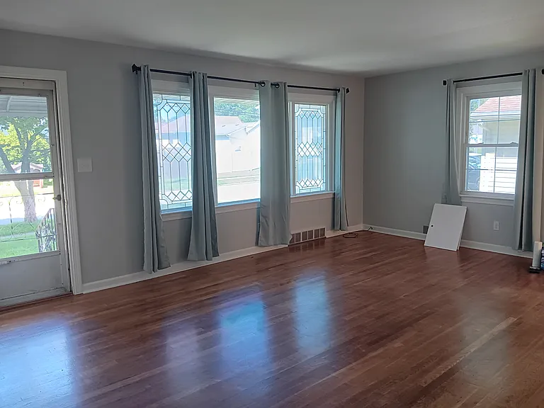 1130 Phelps Ave — Photo 14