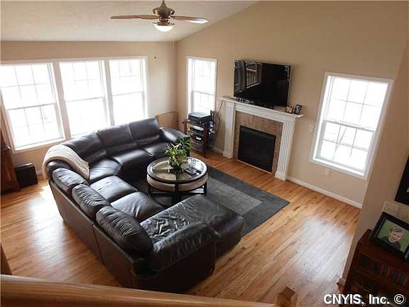4th image of 49 Aspen Springs Dr
