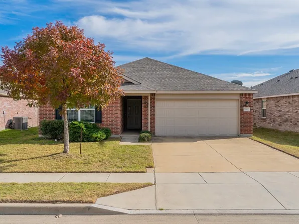5901 Mountain Bluff Dr, Fort Worth, TX 76179