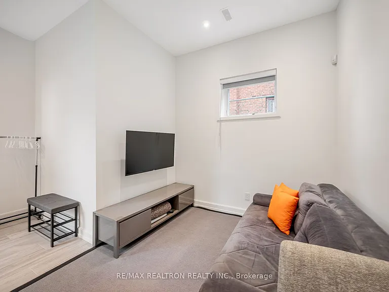 10 Katherine Rd #LOWER — Photo 14
