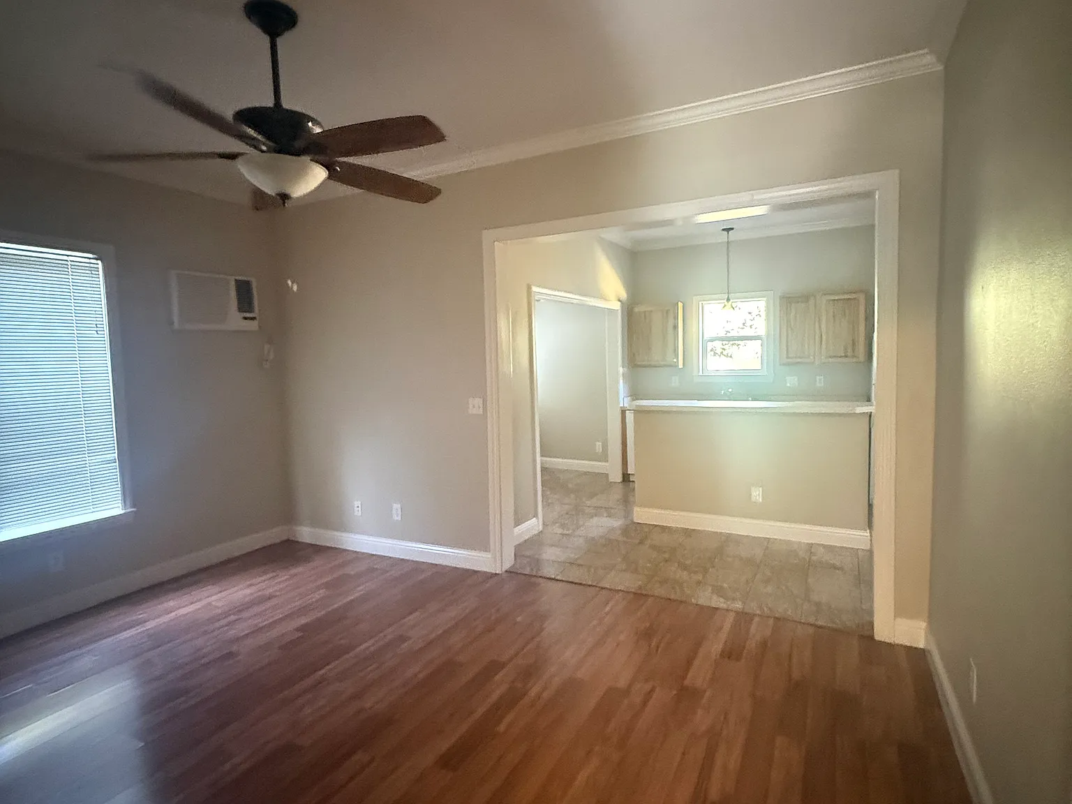 3 bed, 916 sqft, $1,800 — Photo 3