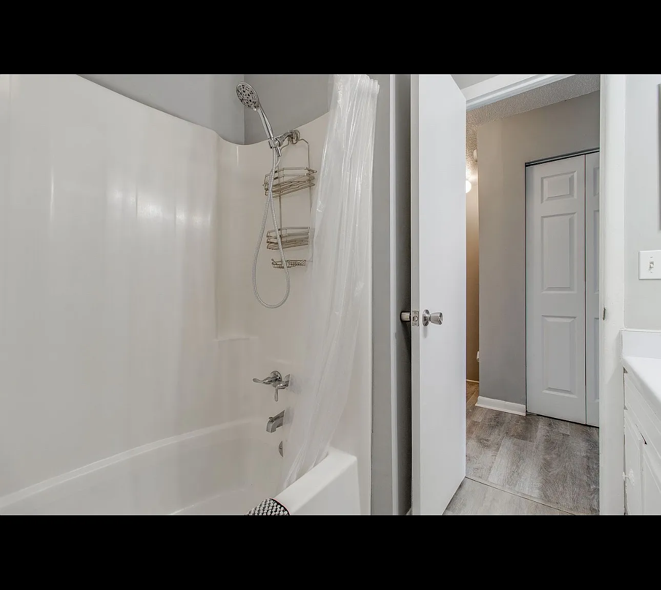 2 bed, 1.5 bath, 1100 sqft, $1,350 — Photo 4