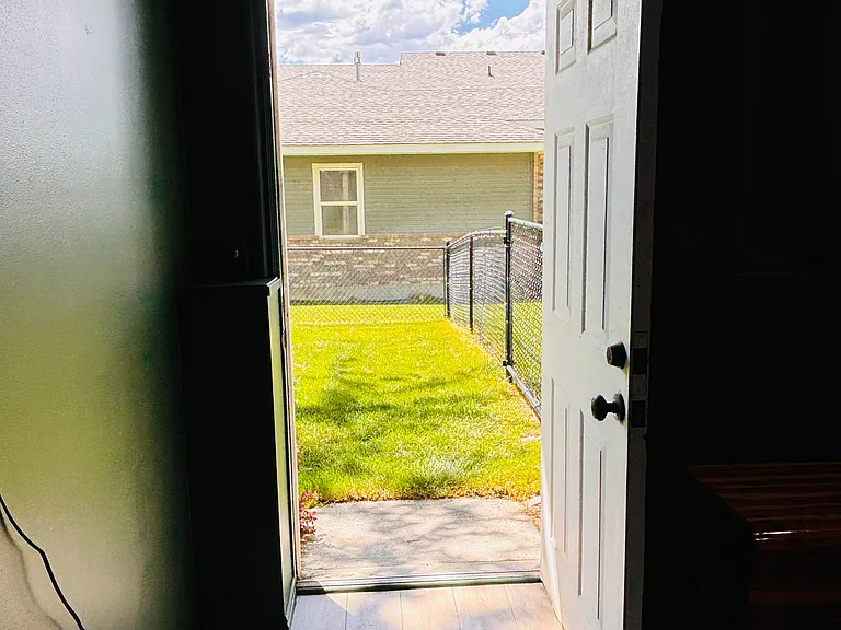 290 E 350 N — Photo 23