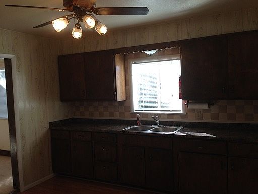4th image of 124 Ouray Ave