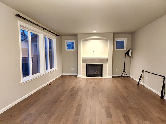 4th image of 3118 54th Ave SE