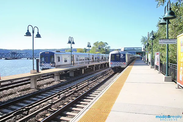 Sold by Moda Realty | media 9