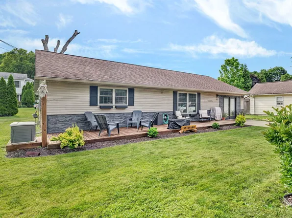 172 S Cash St, Seneca, IL 61360