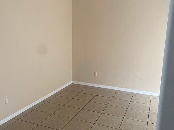 4th image of 626 Sunset View Dr