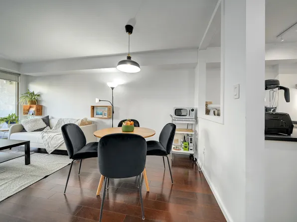 1099 Broadway E #210, Vancouver, BC V6H 1E2