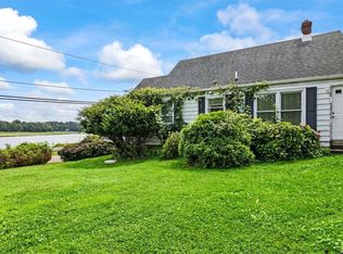 224 Riviera Dr, Kings Park, NY 11754