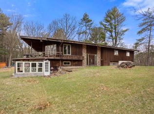 E8579 Huntley Rd, New London, WI 54961