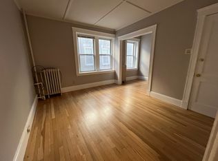 296 Washington St APT 4, Salem, MA 01970