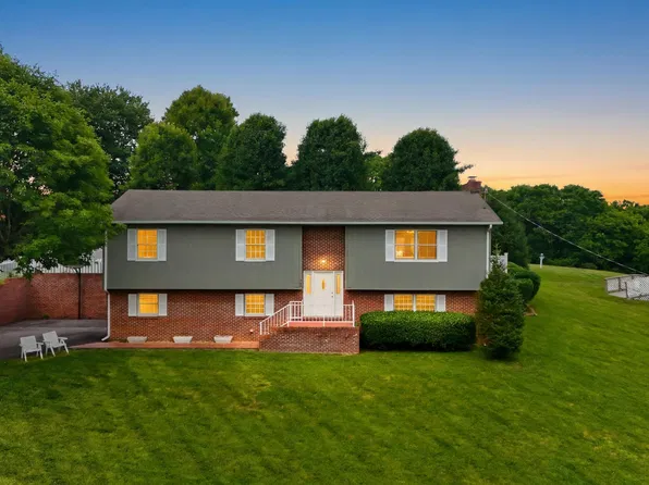 755 Mountain View Dr, Marion, VA 24354