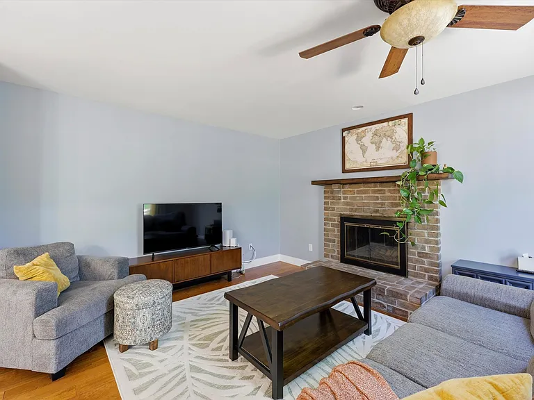 615 W Rosedale Ave — Photo 10