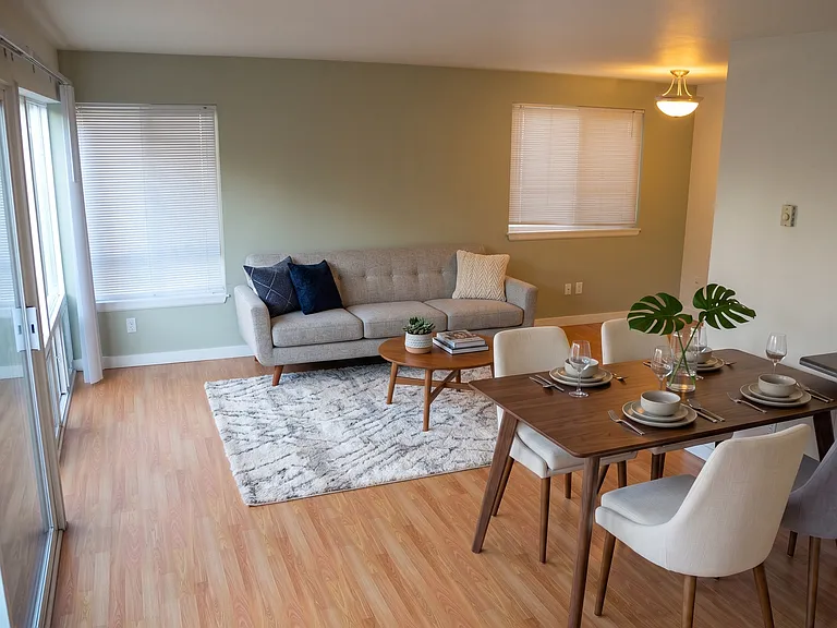 Russell/Central Park in the Heart of Ballard — Photo 12