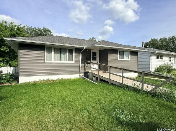 271 14th Avenue NE, Swift Current, SK S9H 2W8