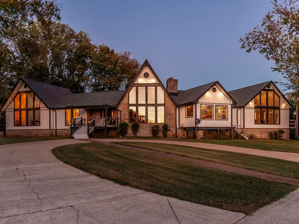 1063 Hillview Dr, Hendersonville, TN 37075