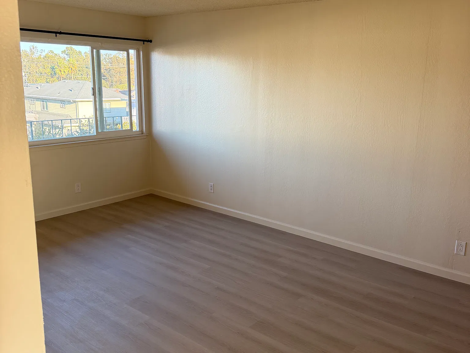 2 bed, 900 sqft, $3,095 — Photo 4