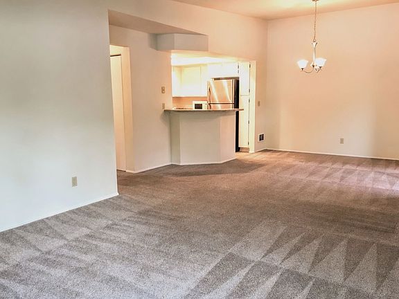 4th image of 1256 Bellevue Way NE APT 2