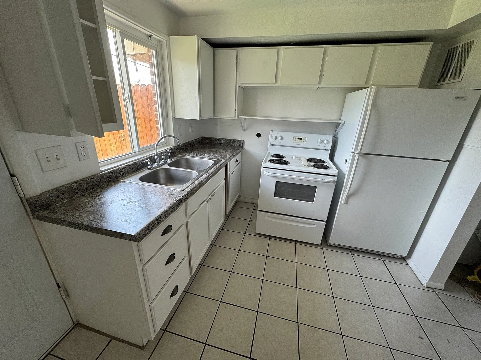 2 bed, 1000 sqft, $1,500 — Photo 2