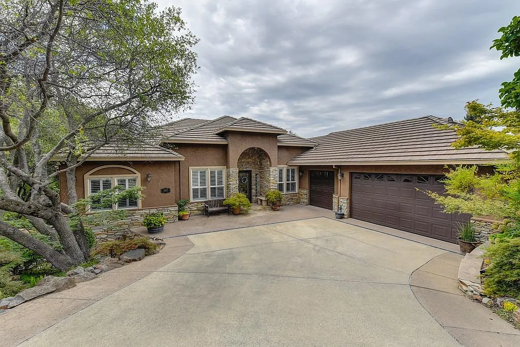 3480 Raben Way photo 1