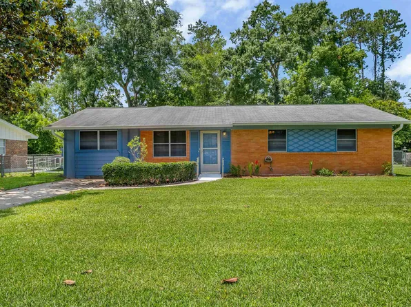 820 Essex Dr, Tallahassee, FL 32304