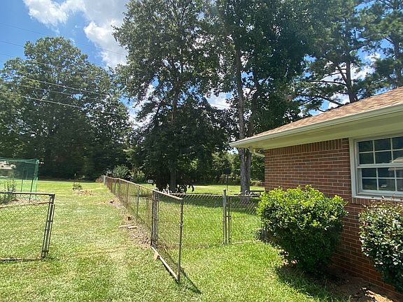 4th image of 1473 Wesley Dr