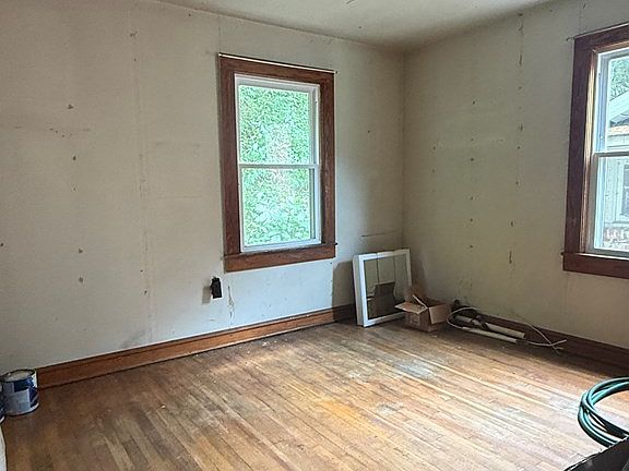 3rd image of 120 Spruce St
