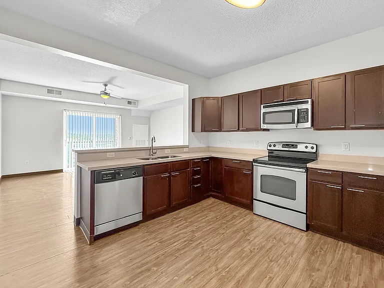 The Franklin Apartments — Photo 31