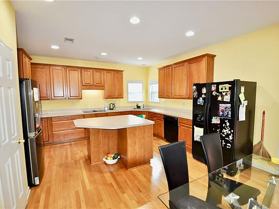 5th image of 312 Collins Glen Ct