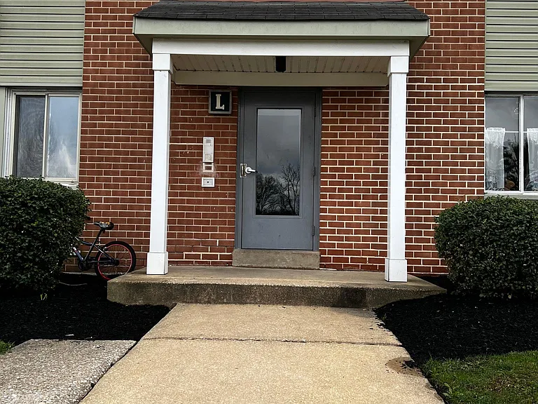 250 Tanglewood Ln #L2 — Photo 1