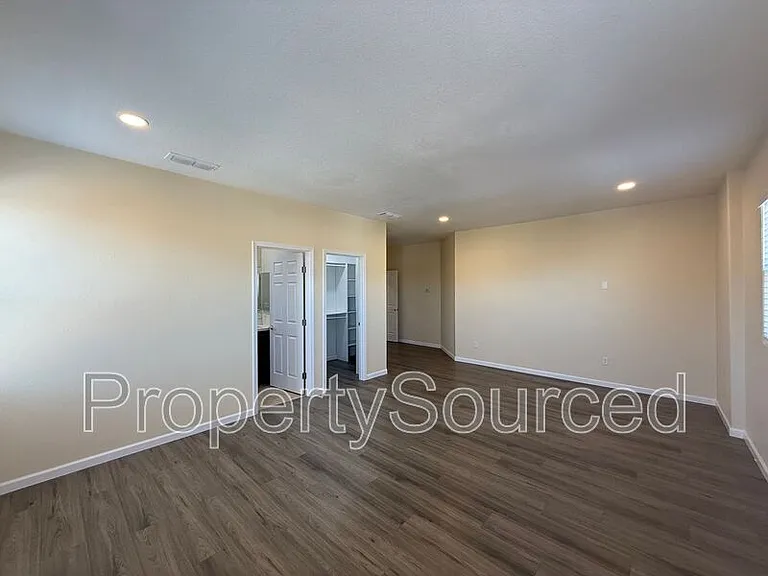 1633 Sparrowhawk St — Photo 37