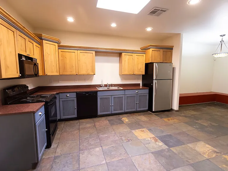 1635 Spruce Ave — Photo 5