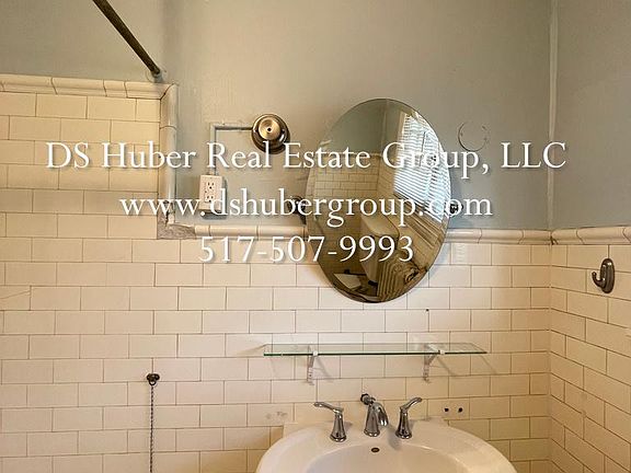 5th image of 916 W Ottawa St APT 4