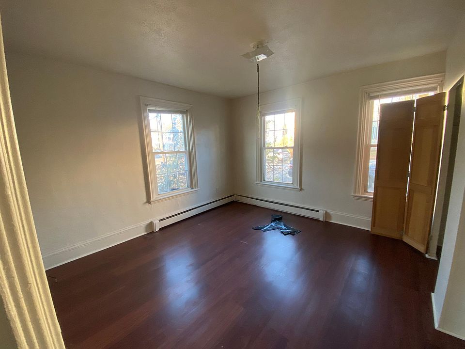 2nd image of 175 Alfred St #102