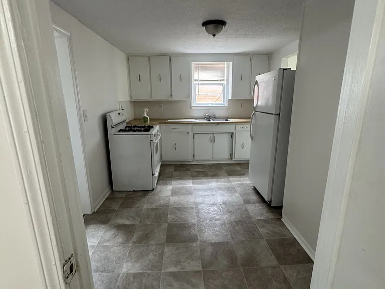3713 Center St — Photo 3
