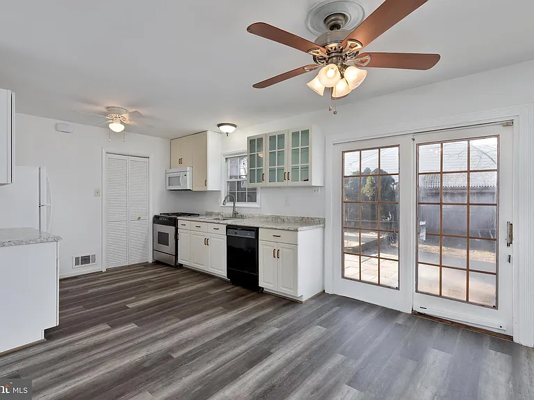 4114 Lees Corner Rd — Photo 5