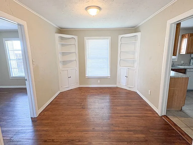 101 E Pirate Ave — Photo 3