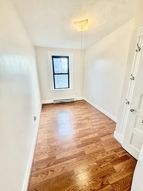 3 bed, 9999 sqft, $3,500 — Photo 4