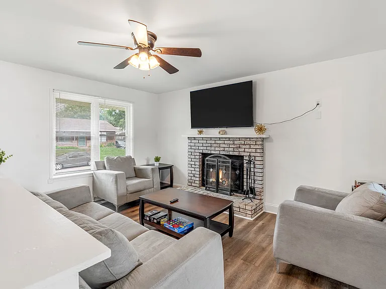 803 Matthews Dr — Photo 10