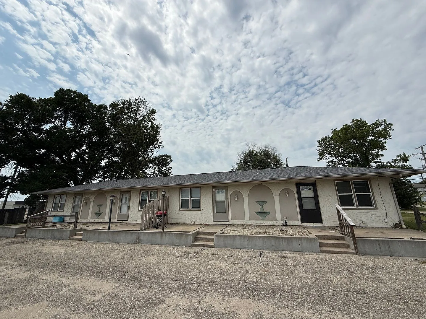 121 E Vine — Photo 2