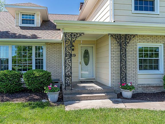 2nd image of 2319 Windsor Dr