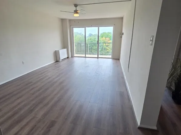 9250 Edwards Way APT 708A, Hyattsville, MD 20783