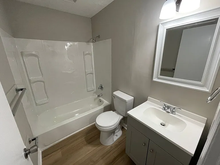 SH290-Graham Street Apartments — Photo 8