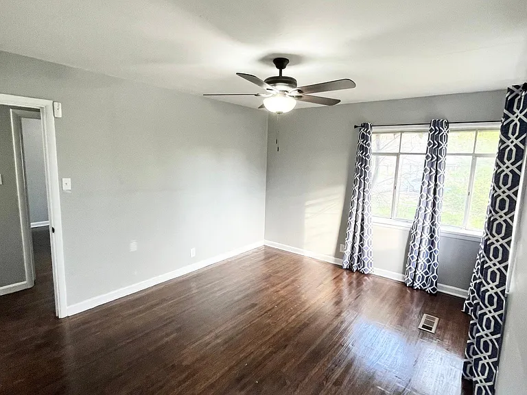 1600 S Jackson St — Photo 12