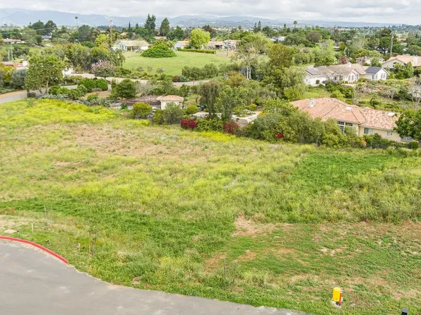 1916 Grey Rabbit Hollow Ln #8, Fallbrook, CA 92028