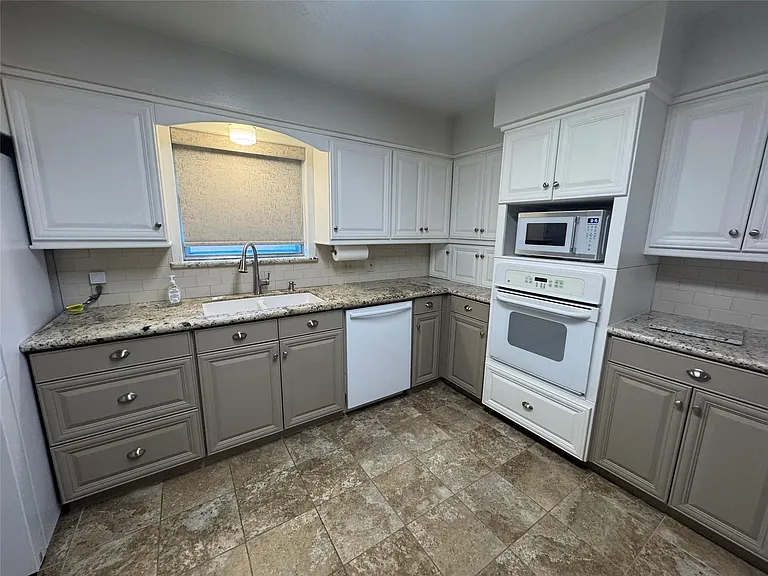 2611 Prairie Ave — Photo 13