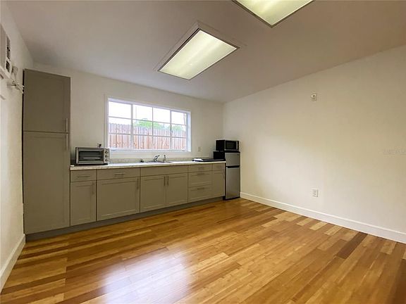 3rd image of 3016- Guest Amherst Ave